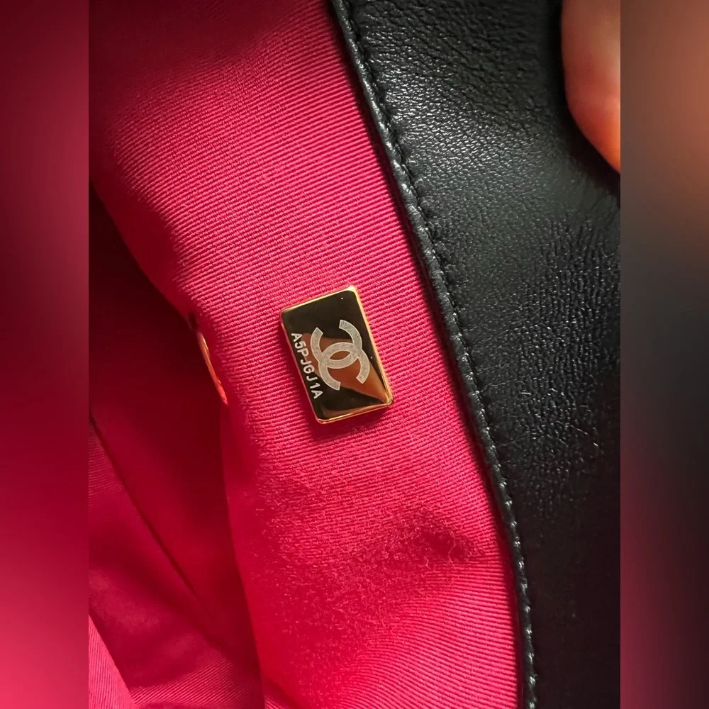 Chanel 19 medium size - Picture 9 of 9